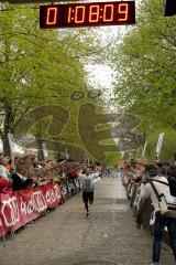 ODLO - Halbmarathon Ingolstadt 2015 - 2. Sieger Endisu Getachew (Aurbach) mit 1:08:11 - Foto: Jürgen Meyer