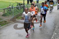 ODLO - Halbmarathon Ingolstadt 2015 - Führungsläufer  ohne Nummer Endisu Getachew (Aurbach) - Hagen Brosius #2 (SC Delphin Ingolstadt) - Said Azouzi (Aaart Marocco) #5 - Foto: Jürgen Meyer