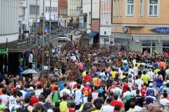 ODLO - Halbmarathon Ingolstadt 2015 - Start Halbmarathon - Blick Richtung Innenstadt - Foto: Jürgen Meyer