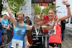 ODLO - Halbmarathon Ingolstadt 2015 - 1.Siegerin Damen Kristin Möller SC Delphin Ingolstadt  mit 1:16:44 mitte - 2.Siegerin links Tina Fischl (LG Passau, 1:17:30) - 3.Siegerin rechts Monika Heiß (LG Regensburg, 1:18:05) -  Foto: Jürgen Meyer