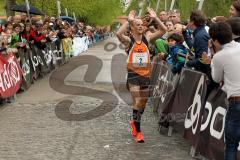 ODLO - Halbmarathon Ingolstadt 2015 - 3.Sieger Hagen Brosius SC Delphin Ingolstadt mit  1:09:08 - Foto: Jürgen Meyer