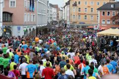 ODLO - Halbmarathon Ingolstadt 2015 - Start Halbmarathon - Blick Richtung Innenstadt - Foto: Jürgen Meyer