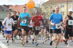 Halbmarathon in Ingolstadt 2013 - 1:30 Ballonläufer auf der Donau Brücke