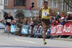 Halbmarathon in Ingolstadt 2013 - 2 Said Azouzi, 10 Hagen Brosius