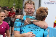 Halbmarathon in Ingolstadt 2013 - Emotionen im Ziel Freude Erschöpfung