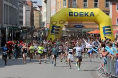 KidsRun und FitnessRun am Ingolstädter Halbmarathon 2014 - Klenzepark und Stadtmitte - Start Fitnesslauf über 7 KM in der Donaustrasse