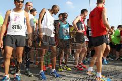 Halbmarathon Ingolstadt 2014 - Vor dem Start Sieger Mitiku Soboka Tulu (8) aus Rosenheim