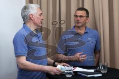 Halbmarathon Ingolstadt 2015 - Pressekonferenz - Organisatoren Roland Balzer und rechts Roland Muck