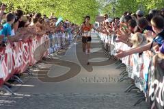 Halbmarathon 2012 Ingolstadt Foto: Jürgen Meyer
Ribeiro Miguel als 2. Sieger im Zieleinlauf