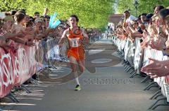 Halbmarathon 2012 Ingolstadt Foto: Jürgen Meyer
Heiko Middellhoff als 3. Sieger im Ziel