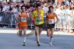 Halbmarathon 2012 Ingolstadt Foto: Jürgen Meyer
Die Führenden auf dem Weg zur Donaubrücke