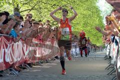 Halbmarathon 2012 Ingolstadt Foto: Jürgen Meyer
Sieger beim Halbmarathon 2012 Christian Dirscherl