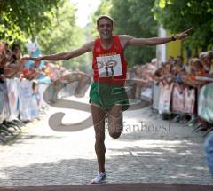 Halbmarathon Ingolstadt 2009 -Neuer Rekord, der Sieger Said Azouzi