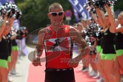 Triathlon Ingolstadt 2013 am Baggersee - Jan Raphael kommt als Zweiter ins Ziel