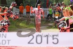 Triathlon Ingolstadt 2015 - Baggersee - Olympische Distanz, Ziel Einlauf, Emotion, Sieger Per Bittner (Leipzig)