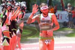 Triathlon Ingolstadt 2015 - Baggersee - Olympische Distanz, Ziel Einlauf, Emotion, Jubel, Vierter Platz Faris Al Sultan