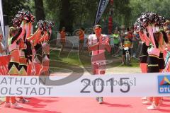 Triathlon Ingolstadt 2015 - Baggersee - Olympische Distanz, Ziel Einlauf, Emotion, Sieger Per Bittner (Leipzig)