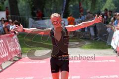 Triathlon Ingolstadt 2015 - Baggersee - Olympische Distanz, Ziel Einlauf, Emotion, Jubel