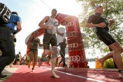 Triathlon Ingolstadt 2015 - Baggersee - Sprint Distanz, Ausstieg aus dem Wasser, Weg zur Wechselzone