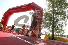 Triathlon Ingolstadt 2015 - Baggersee - Sprint Distanz, Ausstieg aus dem Wasser, Weg zur Wechselzone