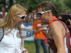 Triathlon Ingolstadt 2011 - Faris Al-Sultan wird gratuliert
