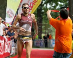 Triathlon Ingolstadt 2011 - Faris Al-Sultan als erster im Ziel
