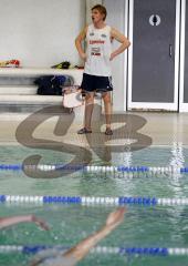 SC Delphin Training - Trainer Steffen Pietsch fordert seine Schwimmer