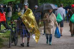 Triathlon Ingolstadt 2022 - Rennabbruch eines Athleten wegen dem regnerischen und kalten Wetter - Foto: Jürgen Meyer