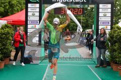 Triathlon Ingolstadt 2022 - Hirsch Wilhelm - Pro Team Hotel Jakob - 1. Sieger der Mitteldistanz mit einer Zeit von 3:30:18 - Foto: Jürgen Meyer