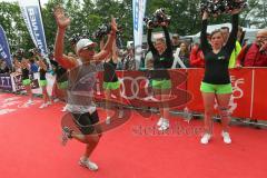 Triathlon Ingolstadt 2014 - Baggersee - Zieleinlauf Impressionen, Cheerleader, Ralf Schmiedeke