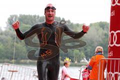 Triathlon Ingolstadt 2014 - Baggersee - Aus dem Wasser, Ansturm auf die Wechselzone, Impressionen
