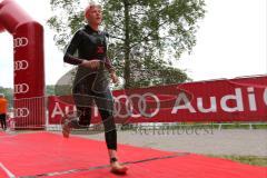 Triathlon Ingolstadt 2014 - Baggersee - Aus dem Wasser, Ansturm auf die Wechselzone