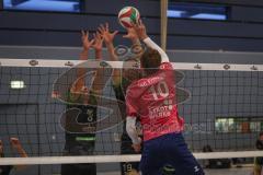 Volleyball - Saison 2026/27 - Donauholz Volleys Ingolstadt - SC Freising - Winter Maximilian pink Freising #10 - Kukharchuk Dzmitry schwarz Donauholz Volleys #8 - Ihrler Michael schwarz Donauholz Volleys #19 -  Foto: Meyer Jürgen