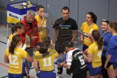 Damen Volleyball MTV Ingolstadt - ESV Ingolstadt - Auszeit, ESV Trainer gibt nochmal Anweisungen am Ende des 2. Satzes