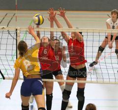 Damen Volleyball MTV Ingolstadt - ESV Ingolstadt - Der MTV 12 R. Stenzel - 6 Schmidbauer - E. Schuller blockt erfolgreich