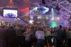 Audi in Ingolstadt - 60 Jahre Jubiläum - Auslieferungshalle mit Laser und Lichtshow - oben auf der DJ Bühne die Turntablerockers